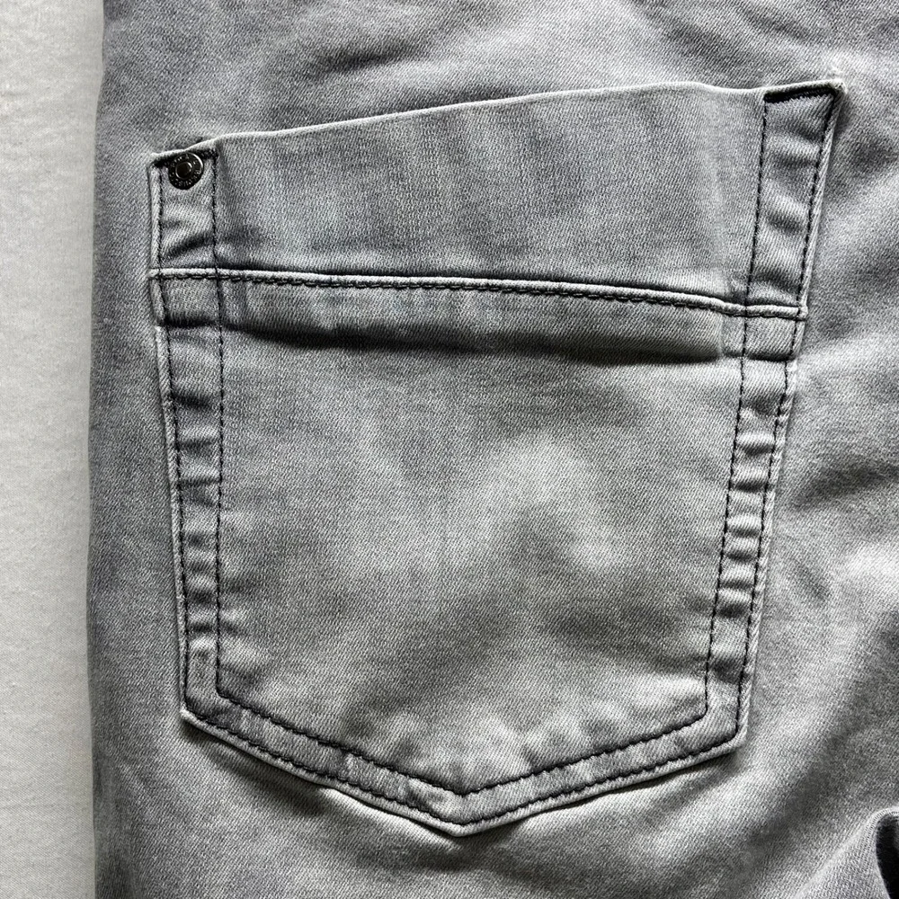 Rock & Republic Jeans Women's 12 Grey Denim Rx Fever Pull On Skinny Distressed‎